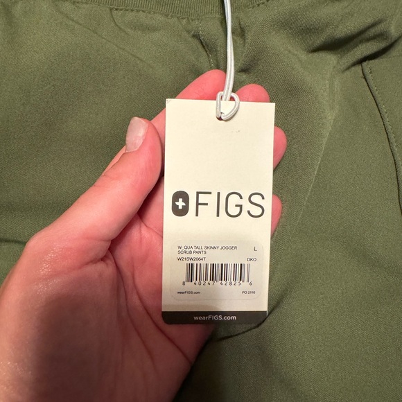 Figs Sage Green Catarina One-Pocket Scrub Top and Skinny Jogger Pants - Picture 4 of 4